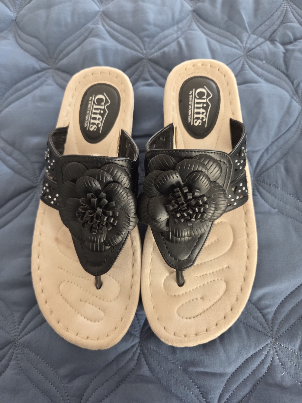 Cliffs by WHITE MOUNTAIN Black Floral Thong Sandals with Stud Detail